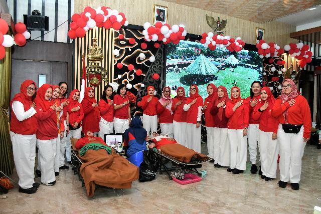 Setetes Darah, Sejuta Harapan: Persit Kartika Chandra Kirana Daerah IV/Diponegoro Gelar Donor Darah Sambut HUT ke-81 RI